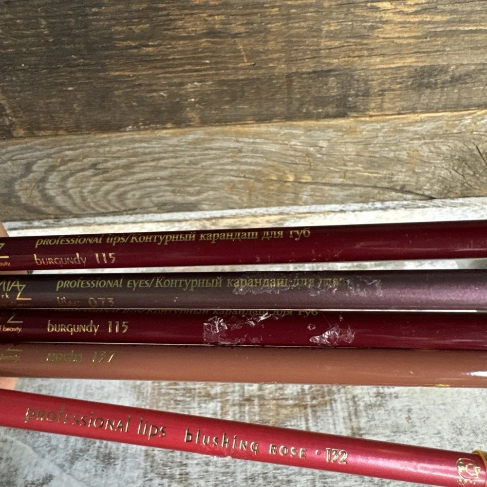 momtaz lip liner